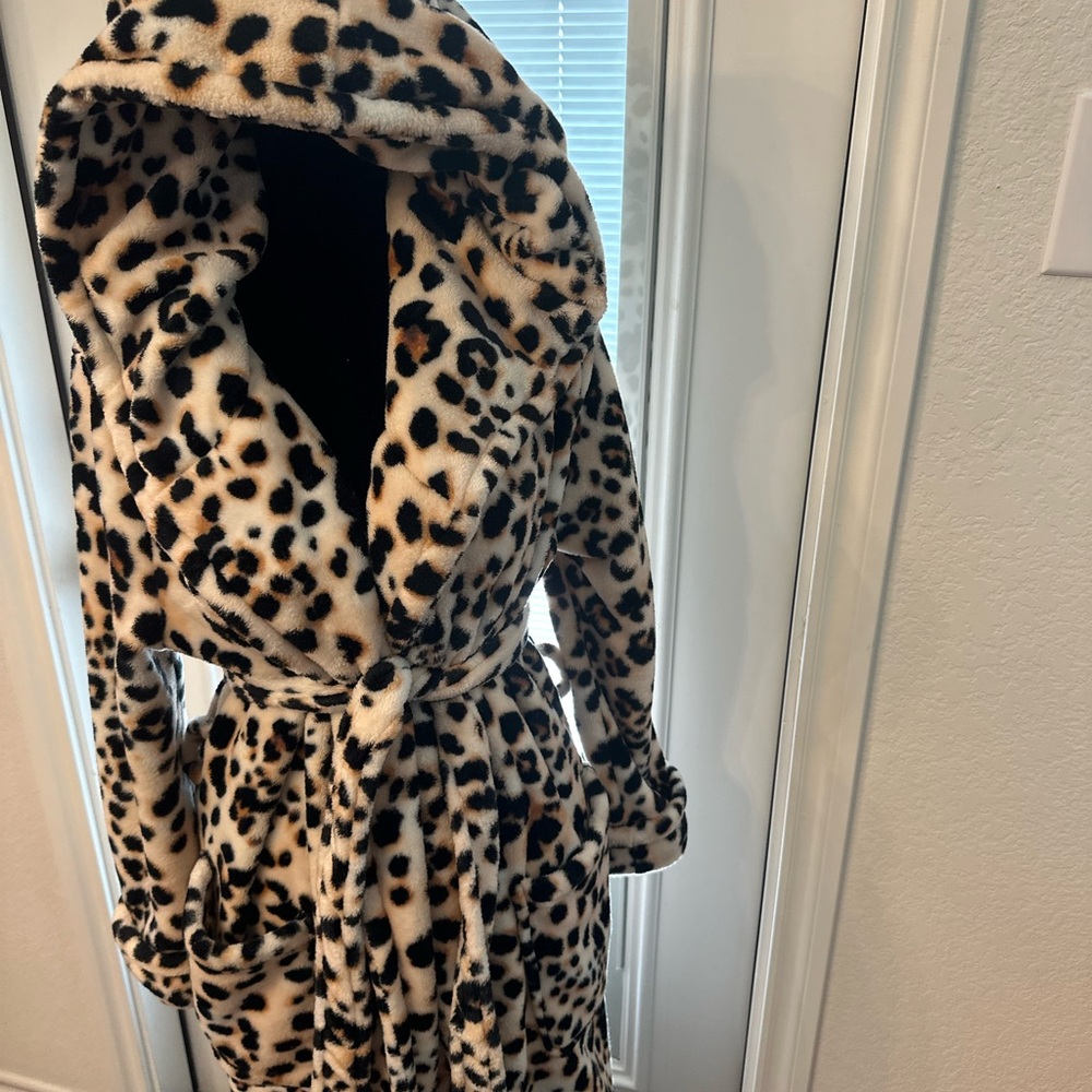Betsey Johnson Animal Print Faux Fur Robe - Picture 3 of 4